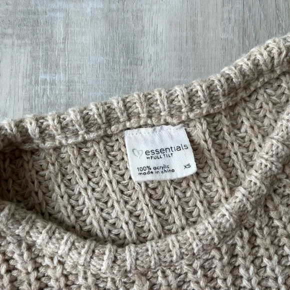 ESSENTIALS by FULL TILT Cream Crew Neck Long Sleeve Sweater Size XS - Picture 3 of 8